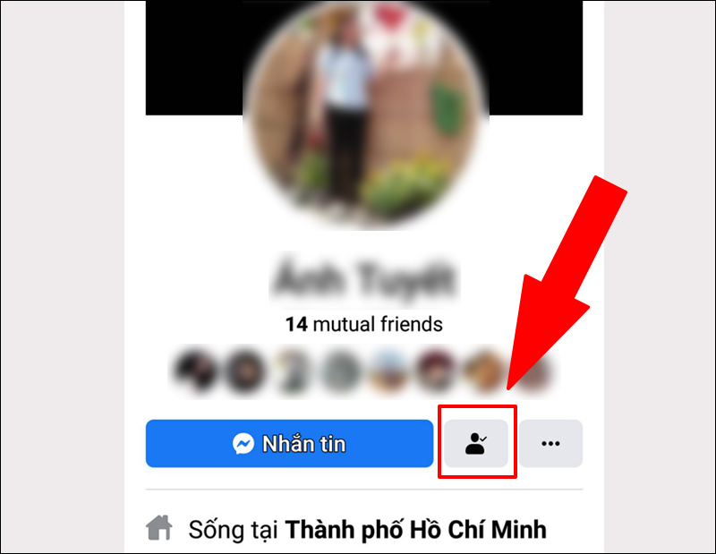 Nhấn vào biểu tượng Bạn bè